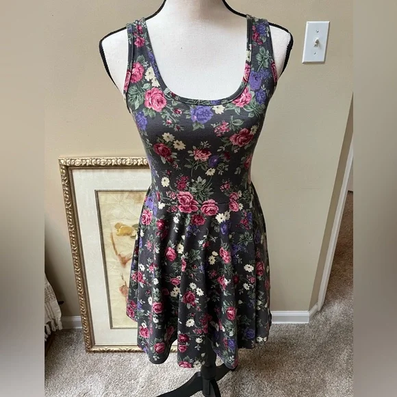 Floral Scoop Neck Mini Skater Dress - Gray and Pink - Picture 2 of 5